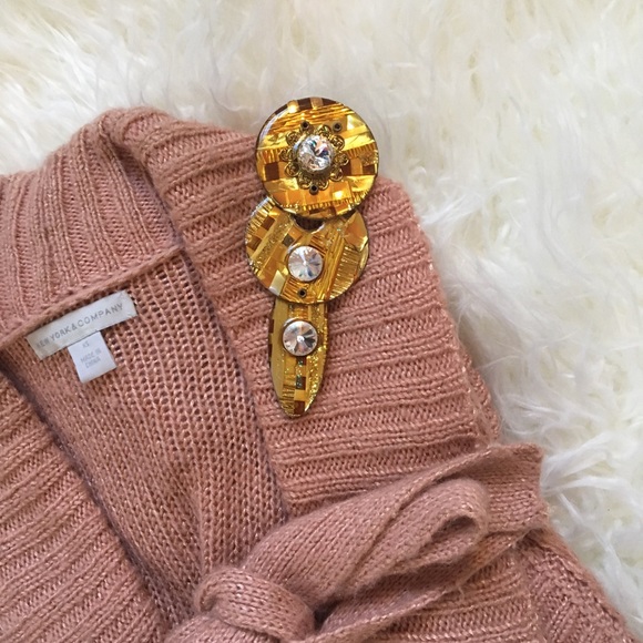 Vintage Jewelry - Vintage brooch pin